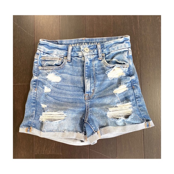 American Eagle Curvy Hi-Waist Distressed Shorts - Picture 3 of 7